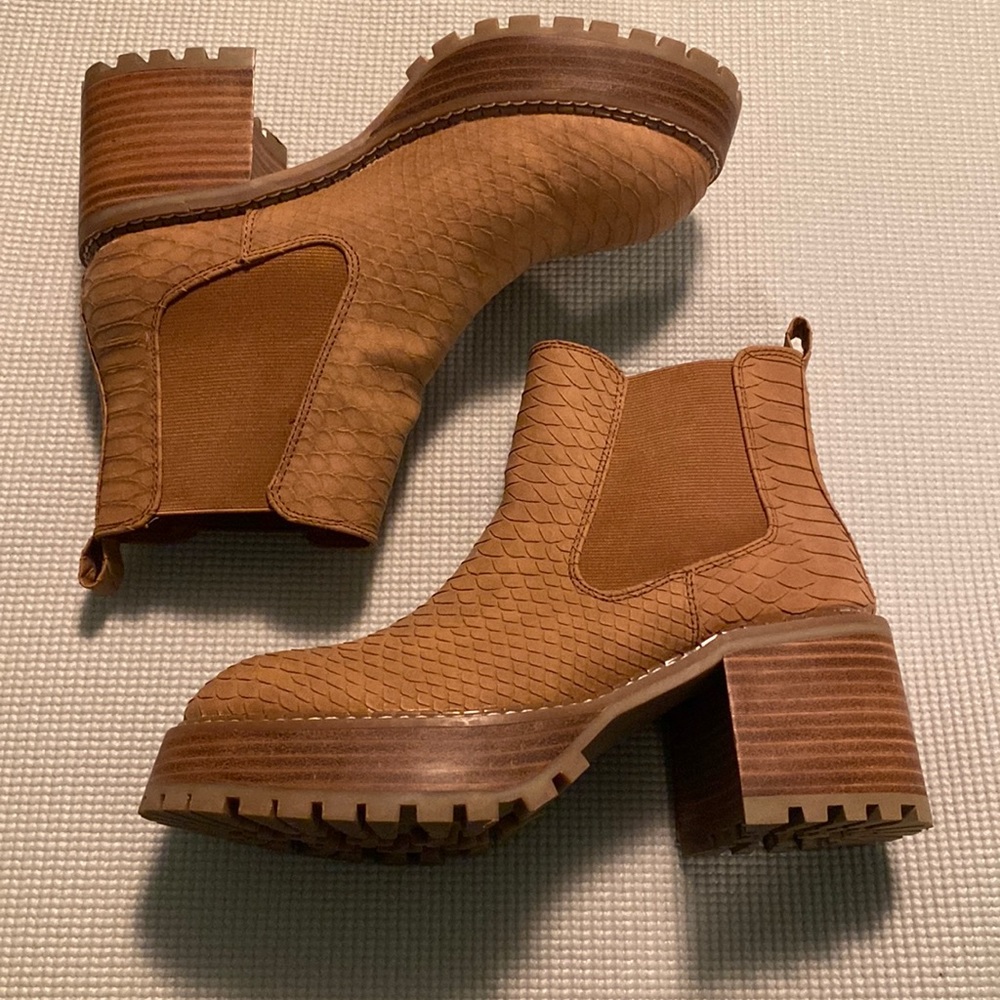 Brown textured Chunky MIA heeled boot